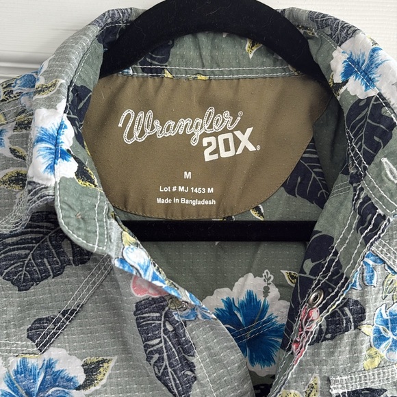 Wrangler 20X floral top - Picture 4 of 4